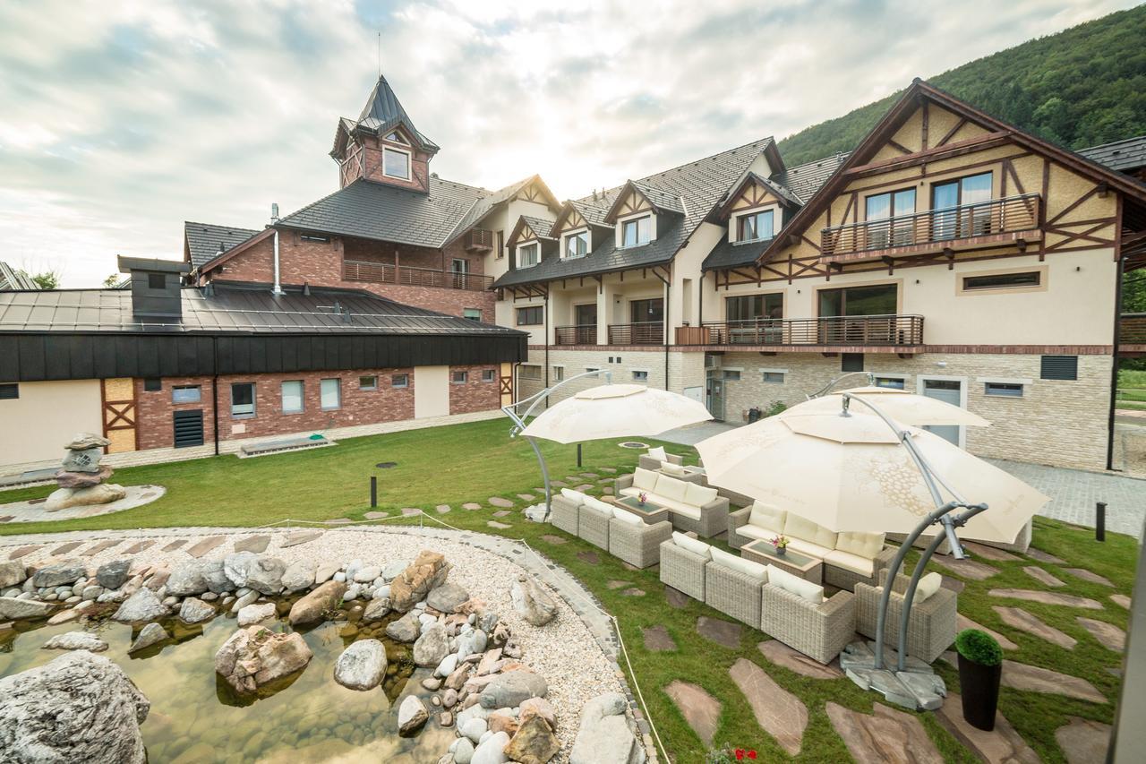 Village Hanuliak Hotel 4*